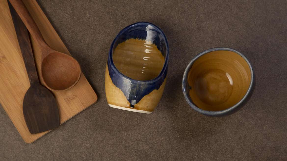 Reasons to add a ceramic serving spoon stand at your dining space